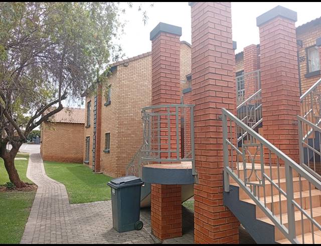 2 BEDROOM TOWNHOUSE FOR SALE IN EQUESTRIA